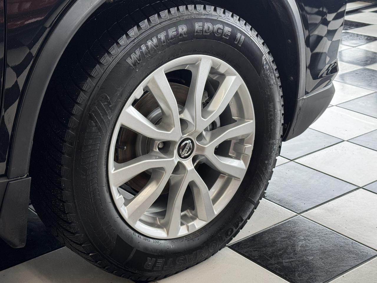 2018 Nissan Rogue SV AWD TECH+Roof+BSM+New Brakes+CLEAN CARFAX Photo