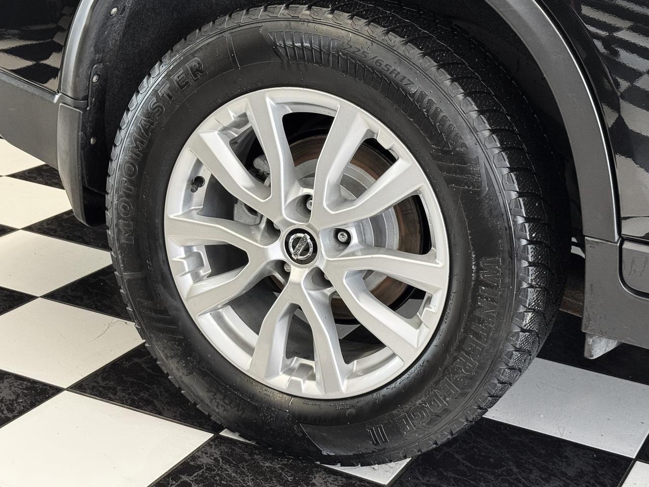 2018 Nissan Rogue SV AWD TECH+Roof+BSM+New Brakes+CLEAN CARFAX Photo