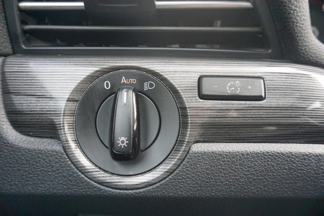 2021 Volkswagen Passat HIGHLINE CERTIFIED CAMERA BLUETOOTH LEATHER HEATED SEATS SUNROOF CRUISE ALLOYS - Photo #27