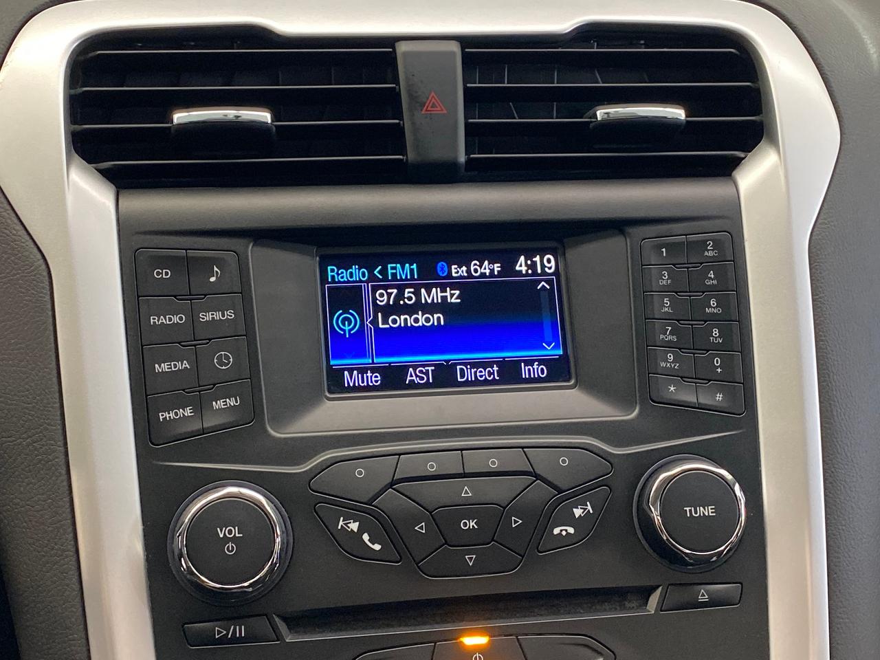 2013 Ford Fusion SE+Bluetooth+Heated Seats+A/C+Sunroof Photo