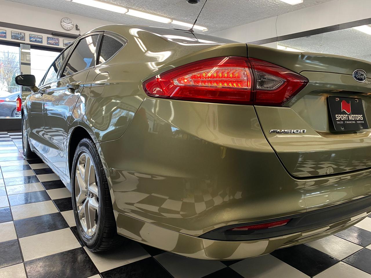 2013 Ford Fusion SE+Bluetooth+Heated Seats+A/C+Sunroof Photo