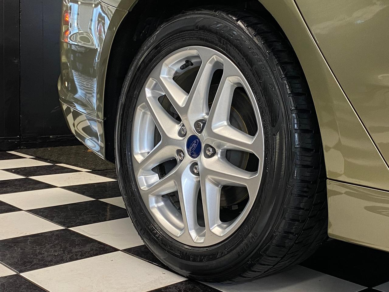 2013 Ford Fusion SE+Bluetooth+Heated Seats+A/C+Sunroof Photo