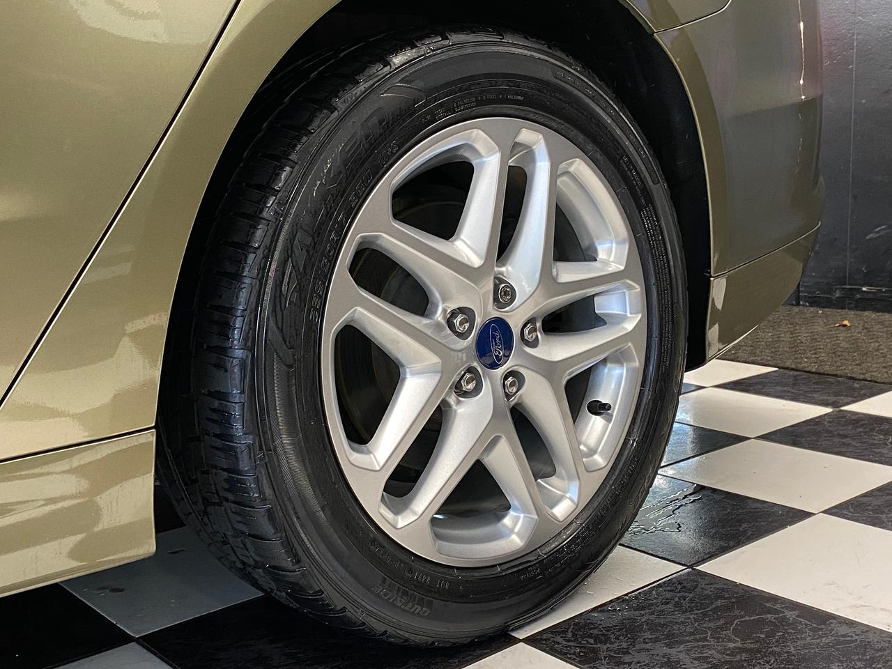 2013 Ford Fusion SE+Bluetooth+Heated Seats+A/C+Sunroof Photo