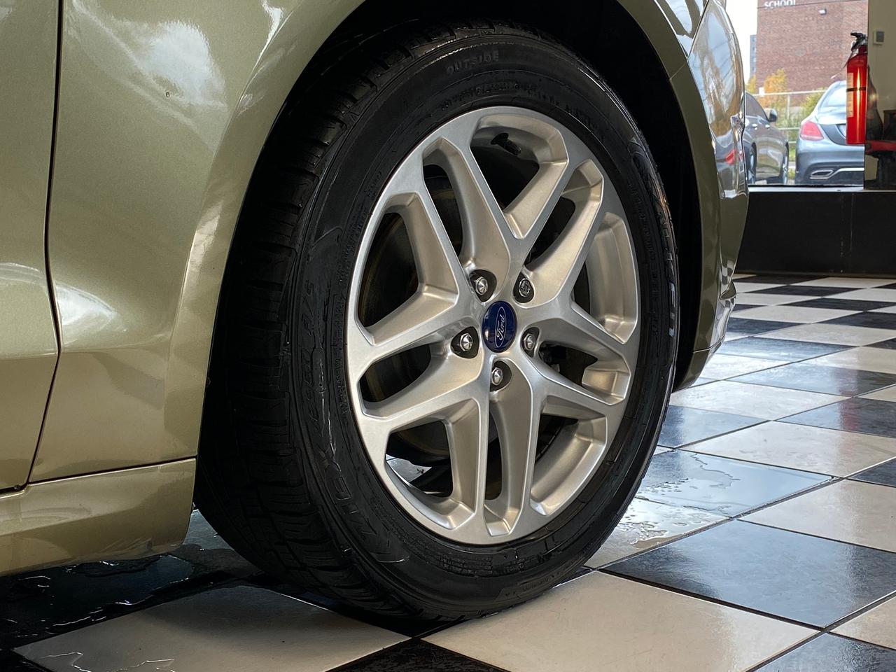 2013 Ford Fusion SE+Bluetooth+Heated Seats+A/C+Sunroof Photo