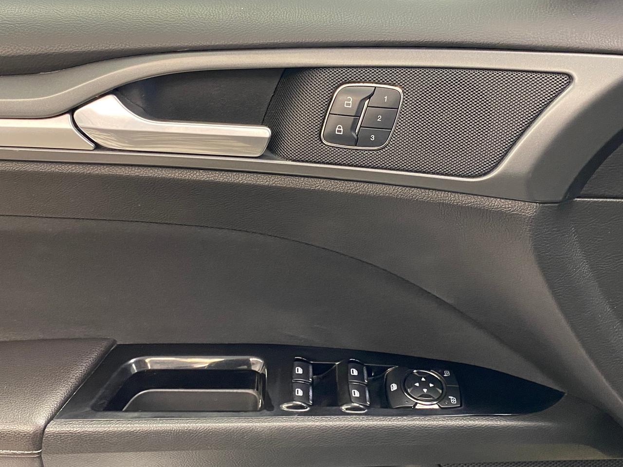 2013 Ford Fusion SE+Bluetooth+Heated Seats+A/C+Sunroof Photo