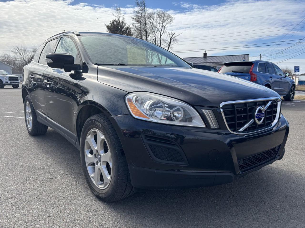 Used 2013 Volvo XC60 3.2 / AWD / LEATHER / POWER SUNROOF / ALLOY WHEELS / BLUETOOTH / HEATED SEATS for sale in Truro, NS