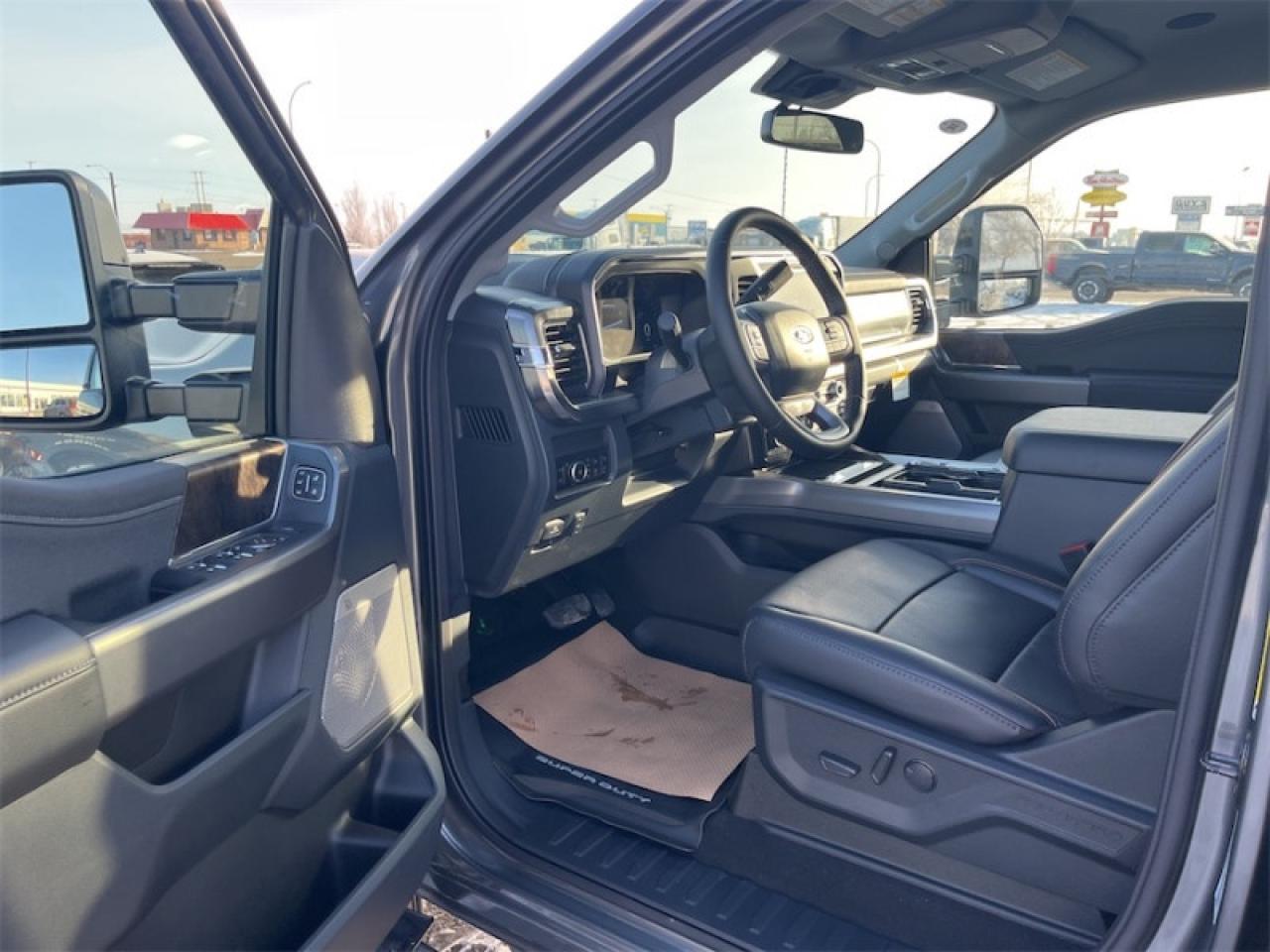 2025 Ford F-350 Super Duty Lariat  - Premium Audio Photo5