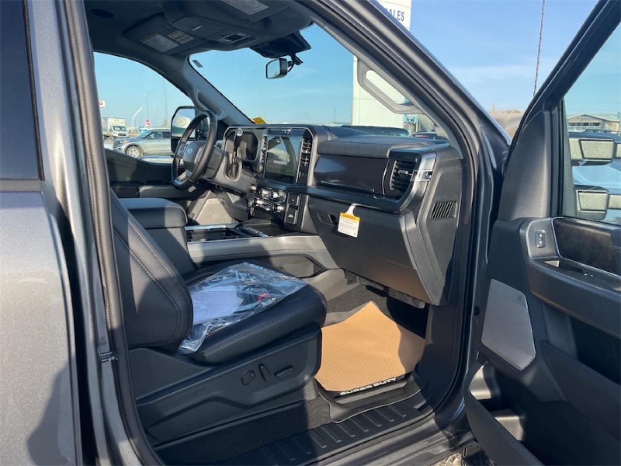2025 Ford F-350 Super Duty Lariat  - Premium Audio Photo5