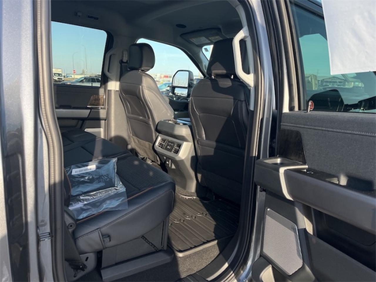 2025 Ford F-350 Super Duty Lariat  - Premium Audio Photo5