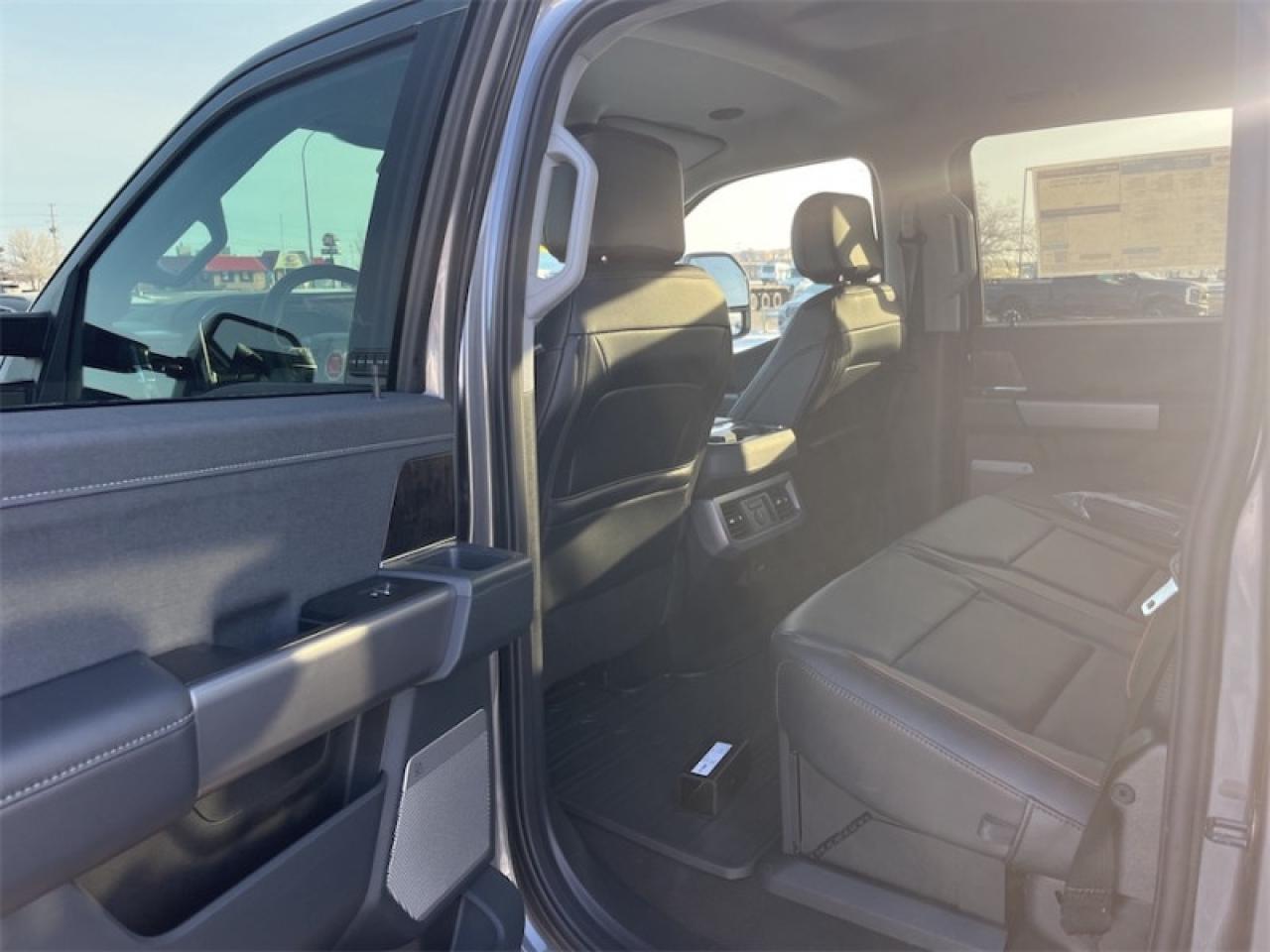 2025 Ford F-350 Super Duty Lariat  - Premium Audio Photo5