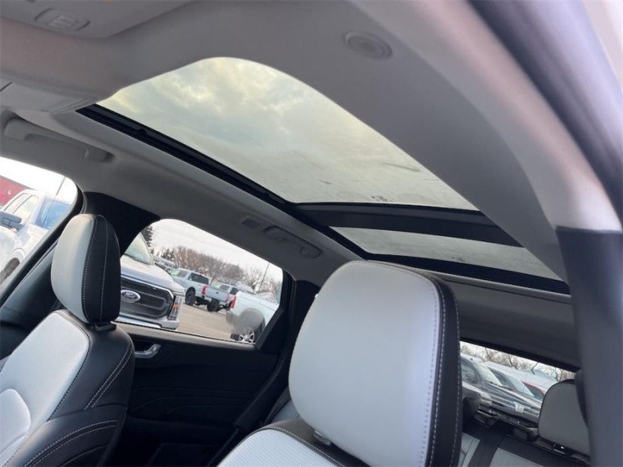 2025 Ford Escape Platinum  - Sunroof Photo5