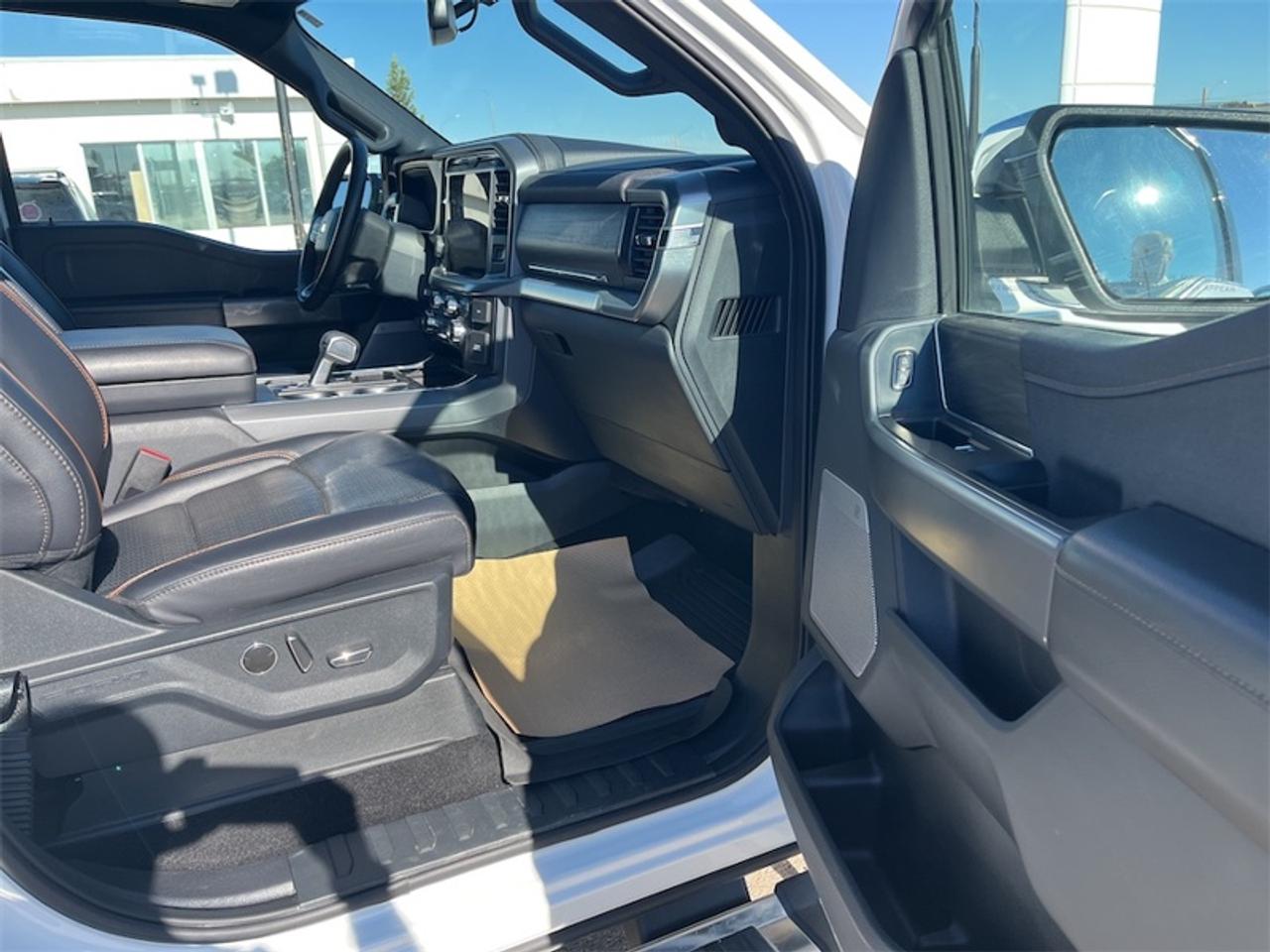 2025 Ford F-150 Lariat  - Sunroof - Premium Audio Photo5