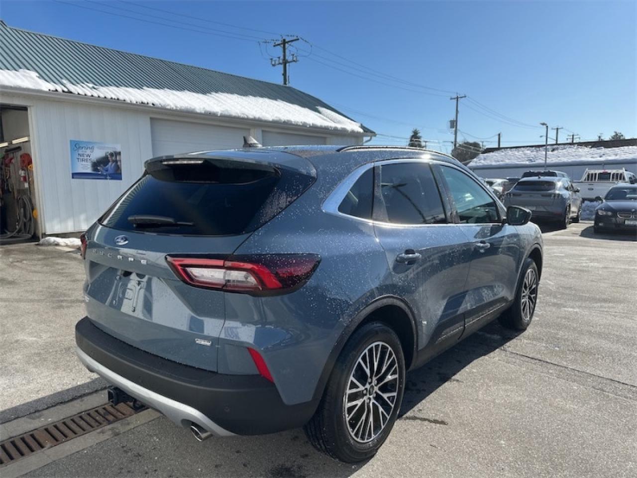 2025 Ford Escape PHEV Photo4
