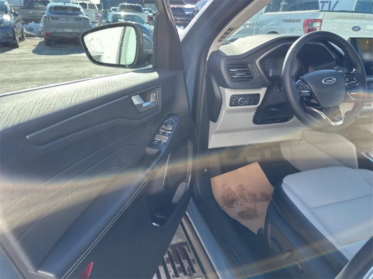 2025 Ford Escape PHEV Photo5