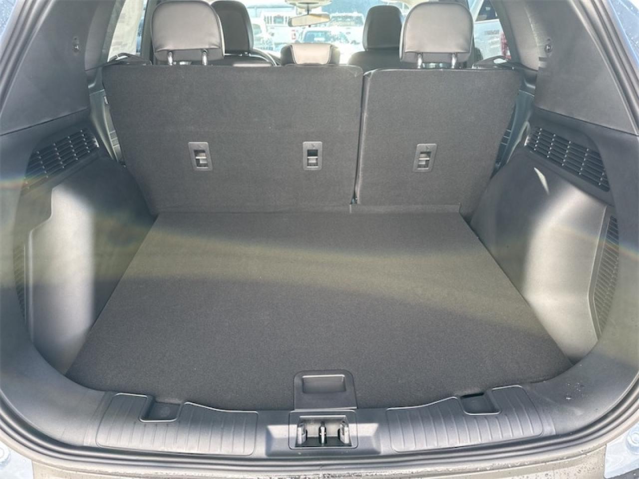 2025 Ford Escape PHEV Photo5
