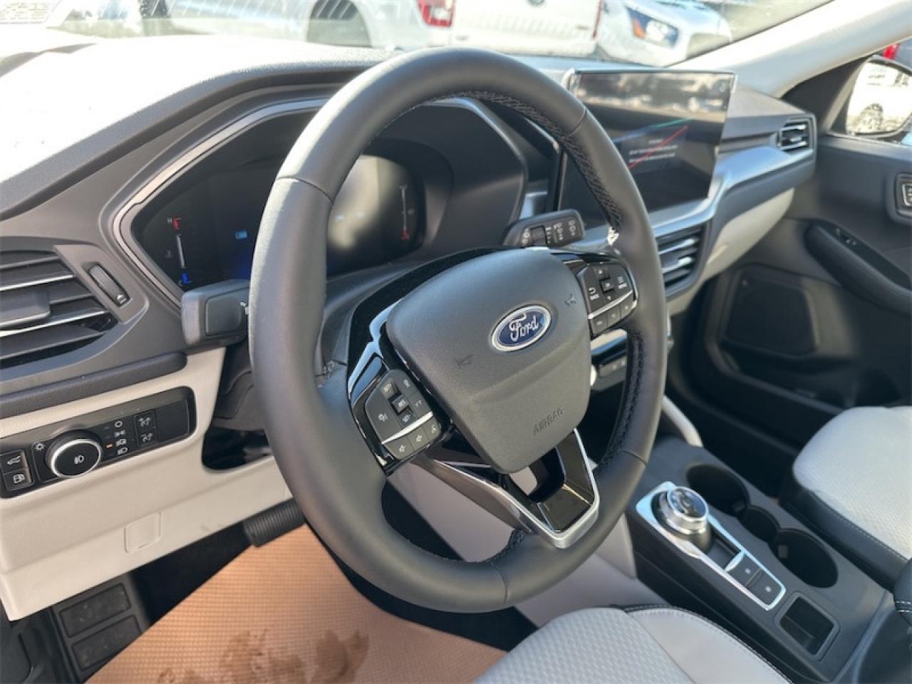 2025 Ford Escape PHEV Photo5