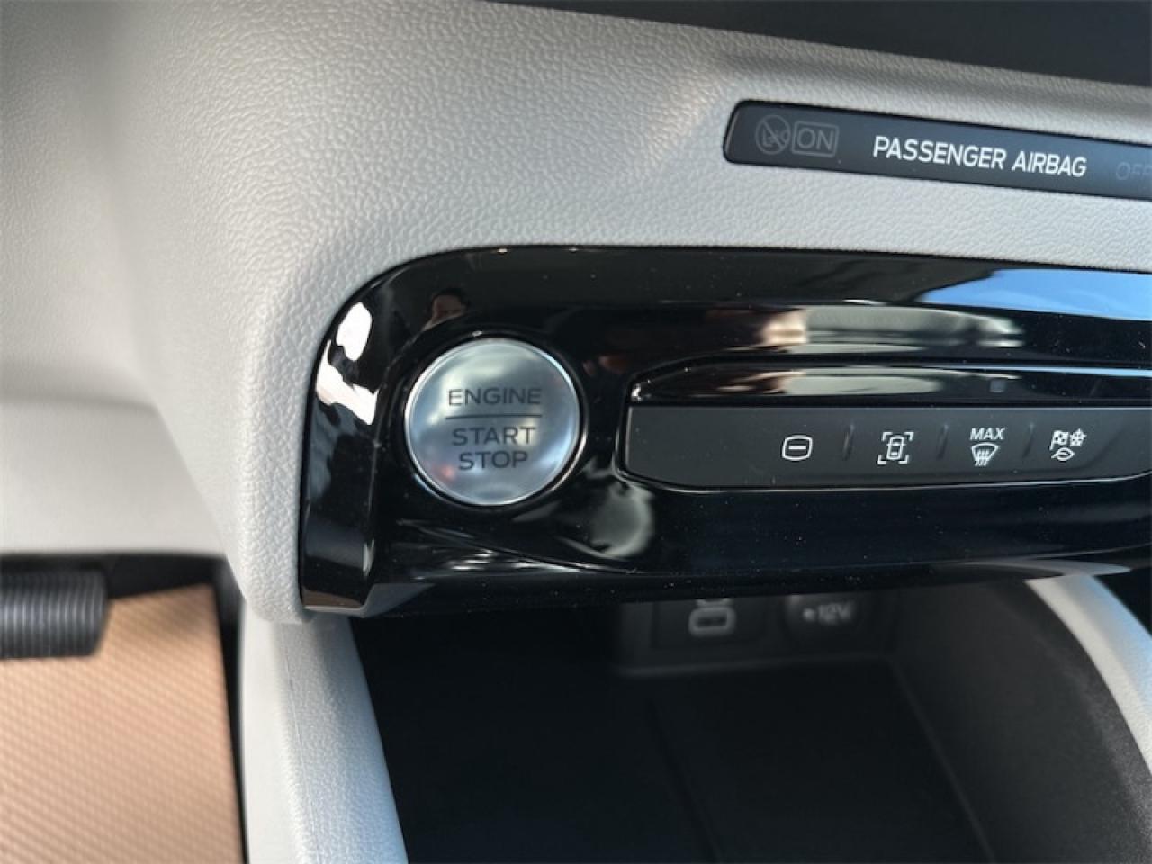 2025 Ford Escape PHEV Photo5