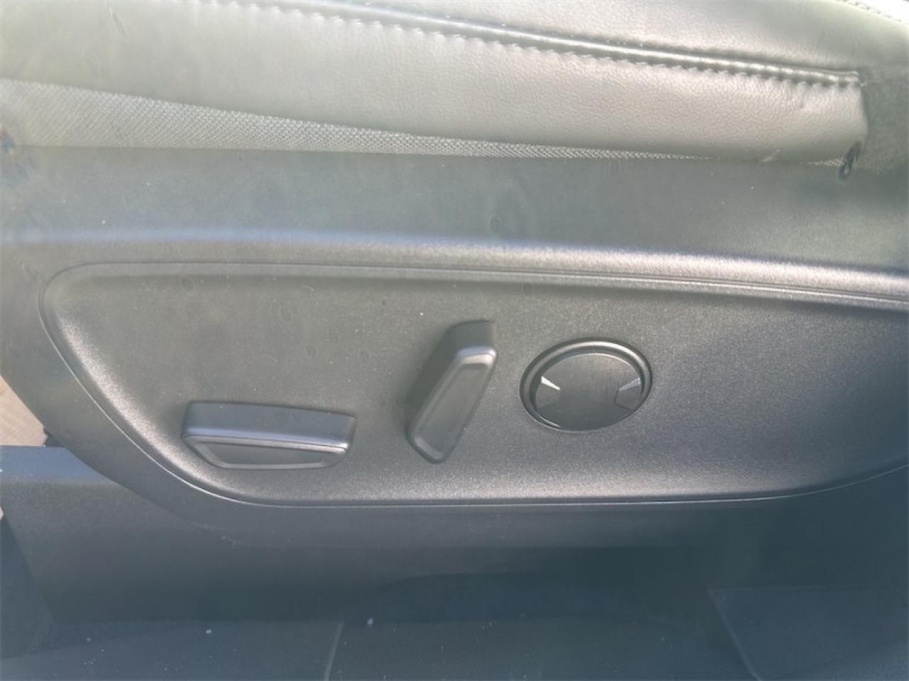 2025 Ford Escape PHEV Photo5