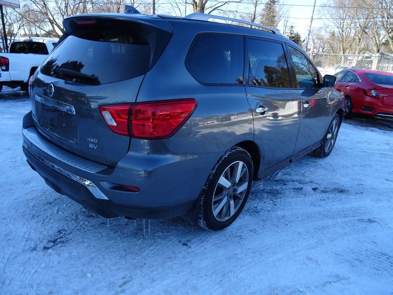 2019 Nissan Pathfinder SV - Photo #6