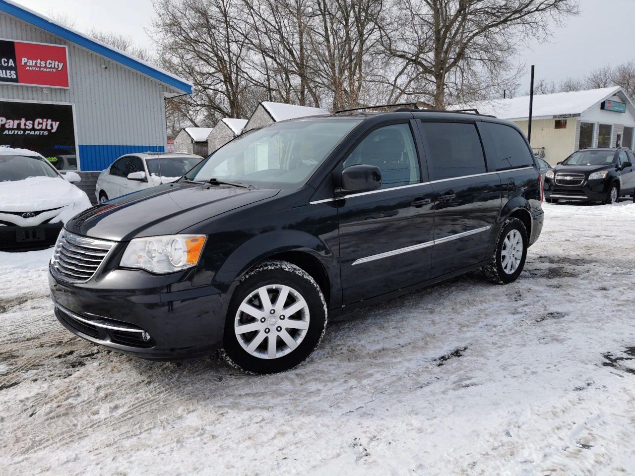 2014 Chrysler Town & Country 