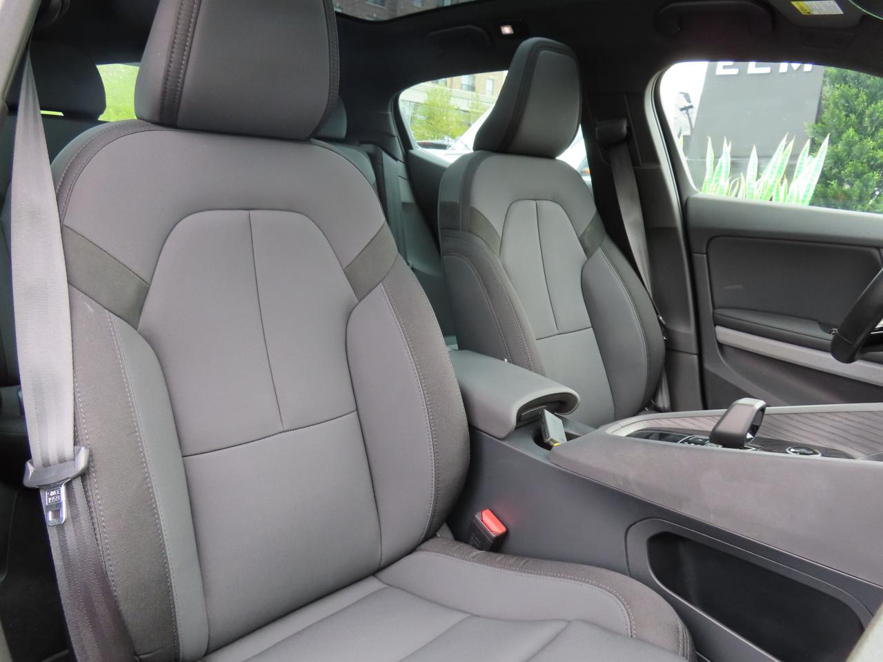 2021 Polestar 2 FASTBACK LAUNCH EDITION -- NAVIGATION - SUNROOF Photo