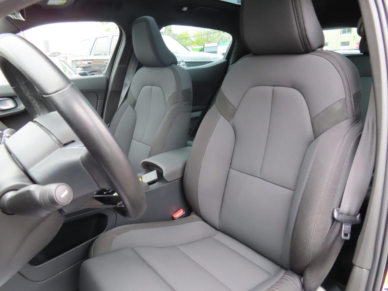 2021 Polestar 2 FASTBACK LAUNCH EDITION -- NAVIGATION - SUNROOF Photo