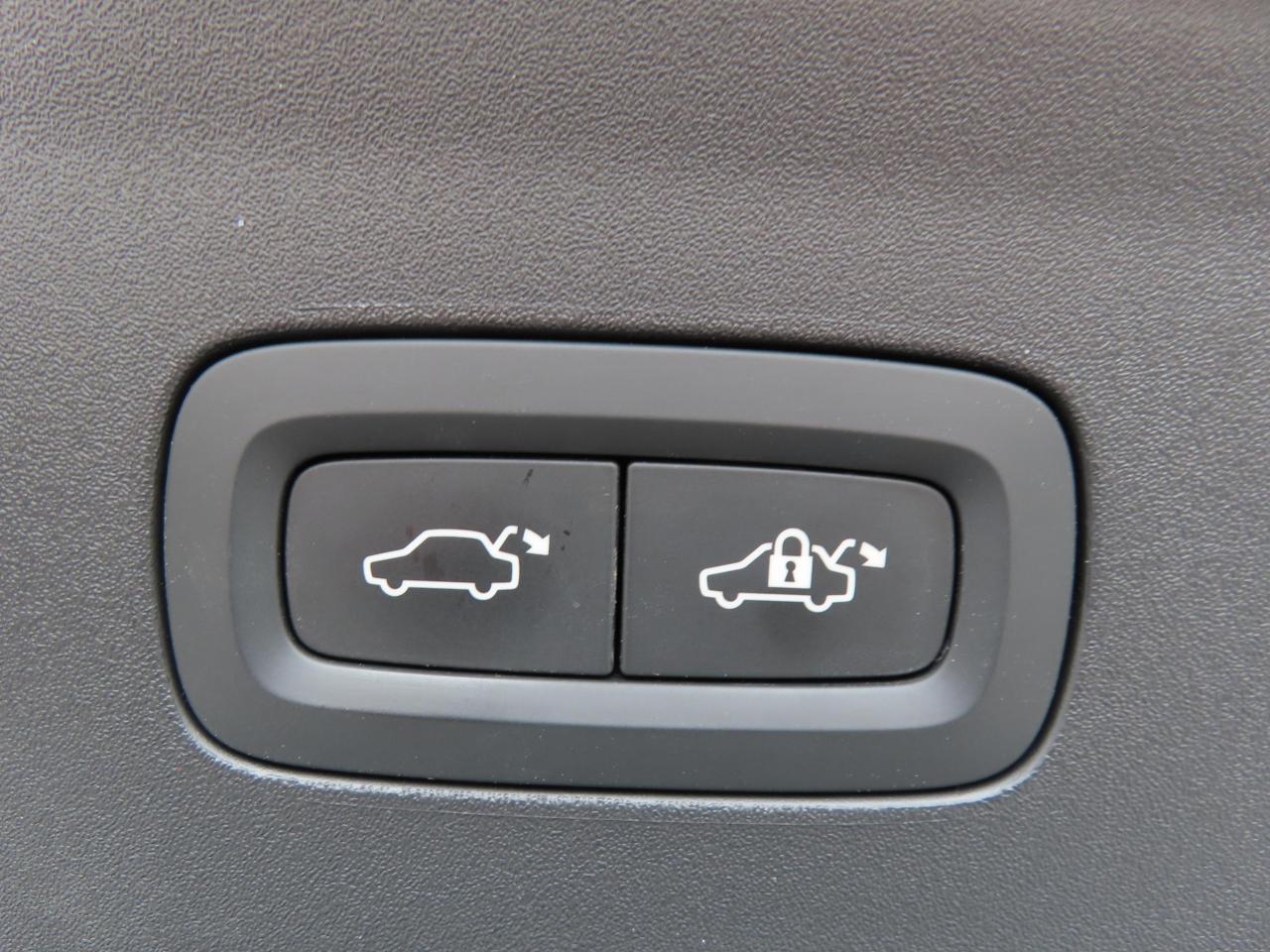 2021 Polestar 2 FASTBACK LAUNCH EDITION -- NAVIGATION - SUNROOF Photo