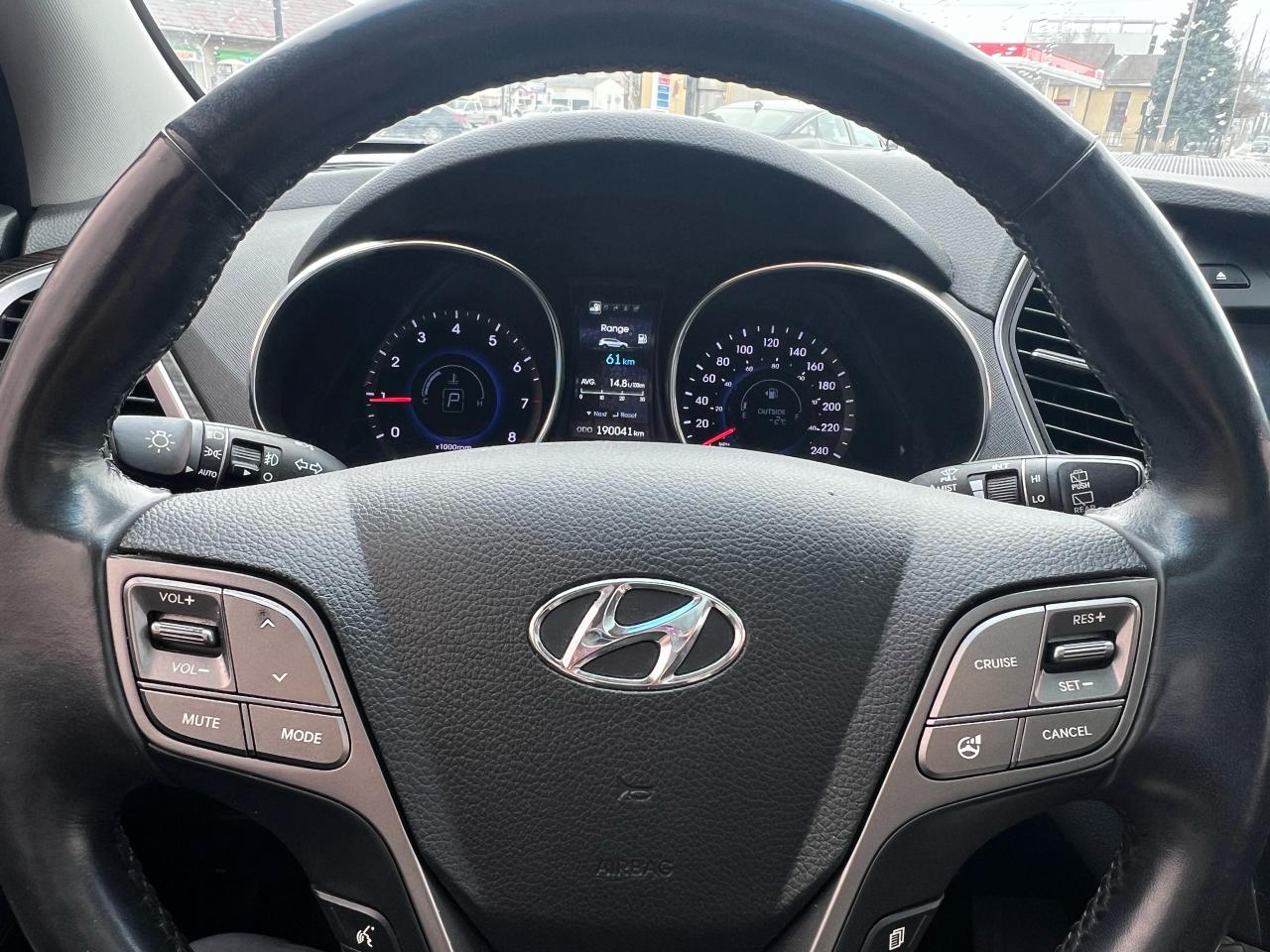 2014 Hyundai Santa Fe XL LIMITED - Photo #11