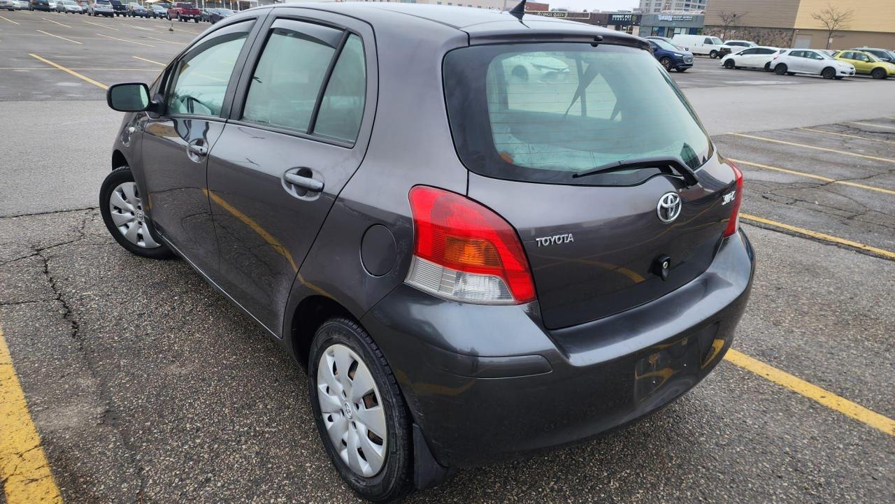 2011 Toyota Yaris 5dr HB Auto LE Photo3