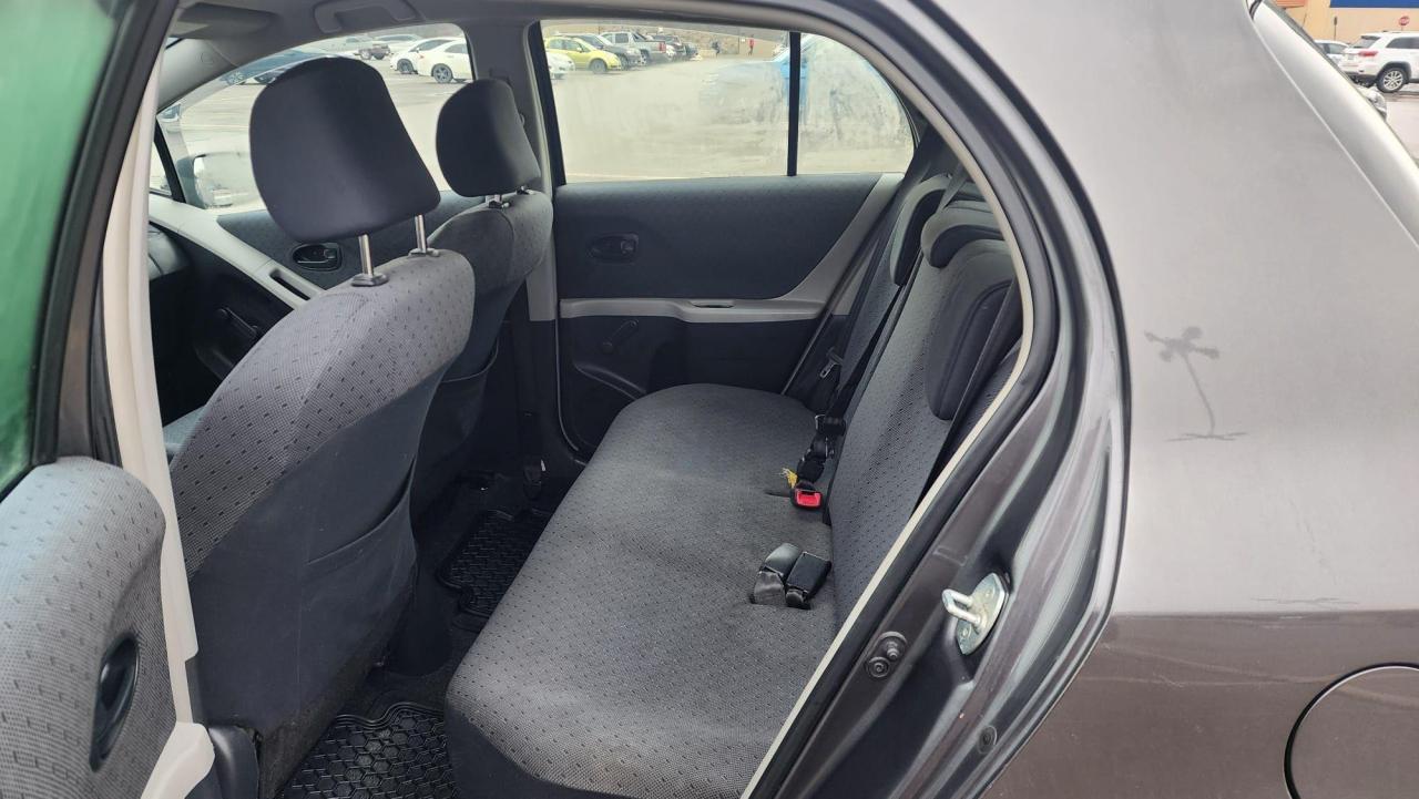 2011 Toyota Yaris 5dr HB Auto LE - Photo #8