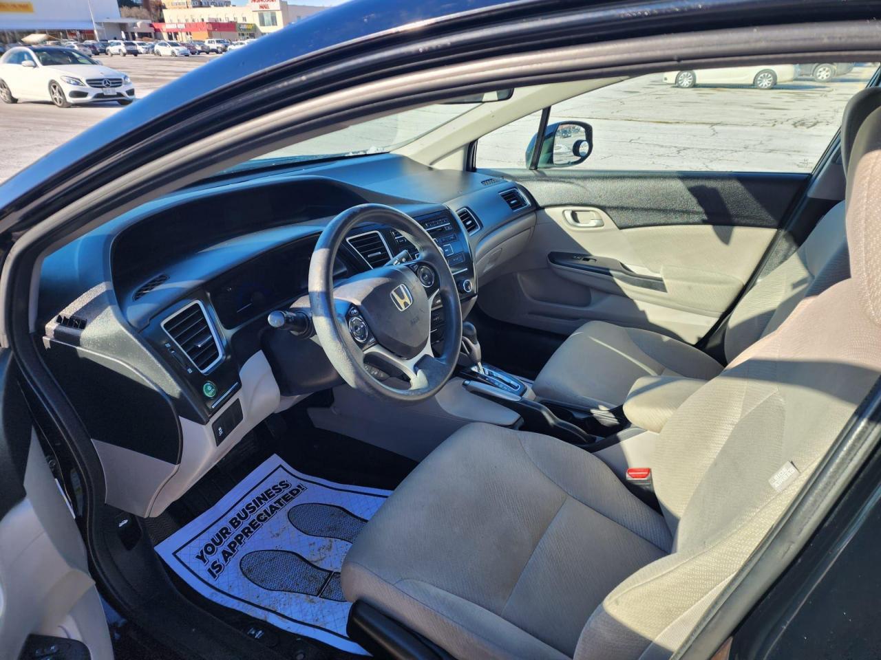 2013 Honda Civic 4dr Auto LX Photo4