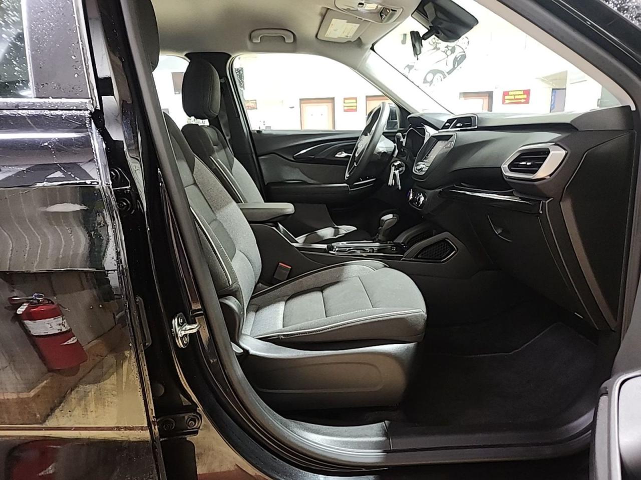 2023 Chevrolet TrailBlazer FWD 4dr LS - Photo #4