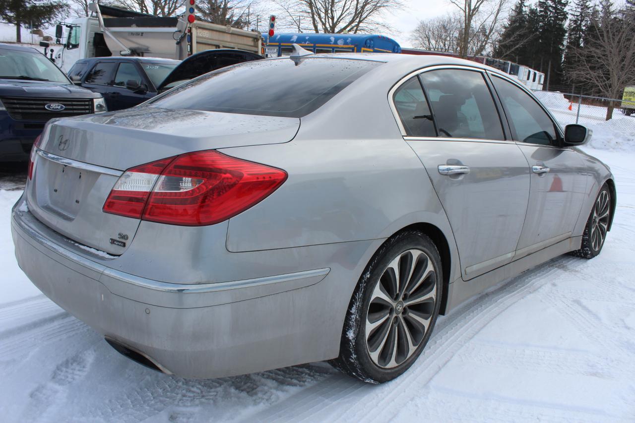 2013 Hyundai Genesis  Photo2