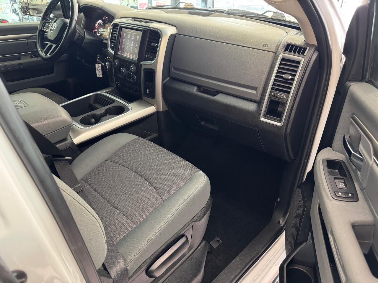 2017 RAM 1500 Big Horn Eco Diesel+Camera+New Tires+CLEAN CARFAX - Photo #24