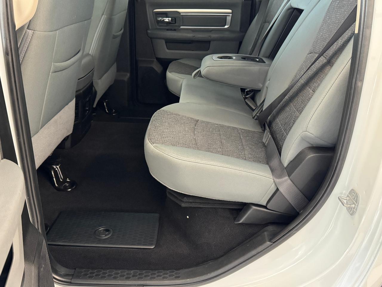 2017 RAM 1500 Big Horn Eco Diesel+Camera+New Tires+CLEAN CARFAX - Photo #27