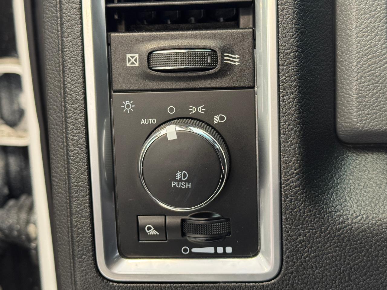 2017 RAM 1500 Big Horn Eco Diesel+Camera+New Tires+CLEAN CARFAX - Photo #48
