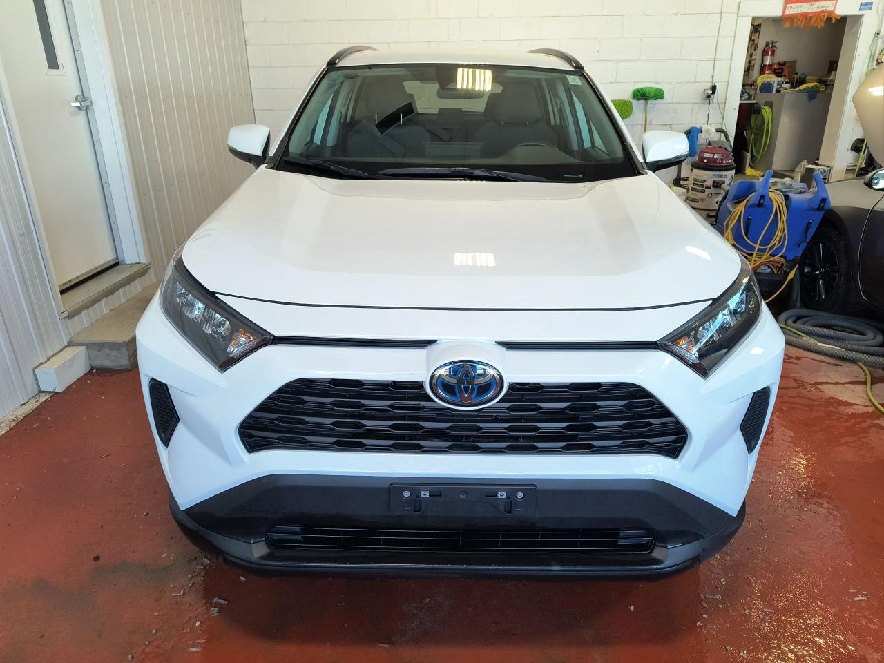 2022 Toyota RAV4 Hybrid LE Photo2