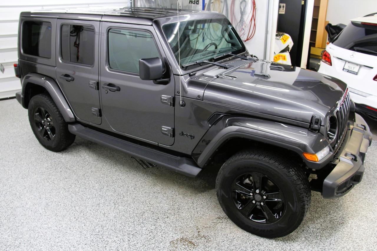 2021 Jeep Wrangler Unlimited Sahara 4x4 V6 - Photo #3