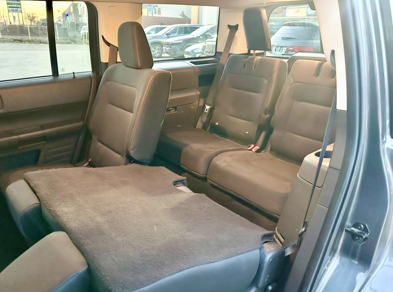 2019 Ford Flex SE - Photo #9