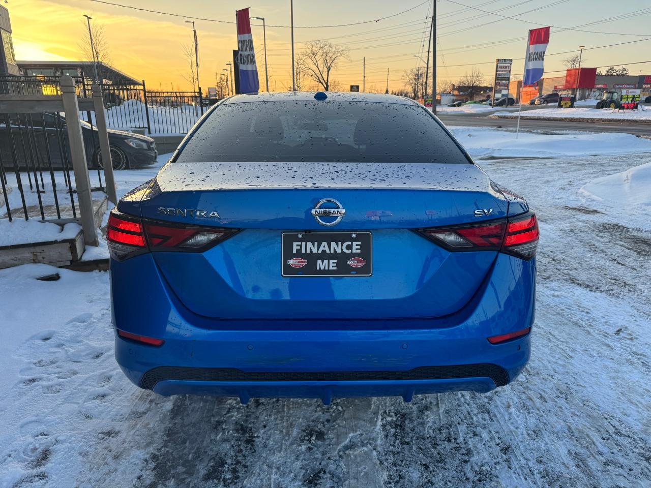 2022 Nissan Sentra SV CVT - Photo #9