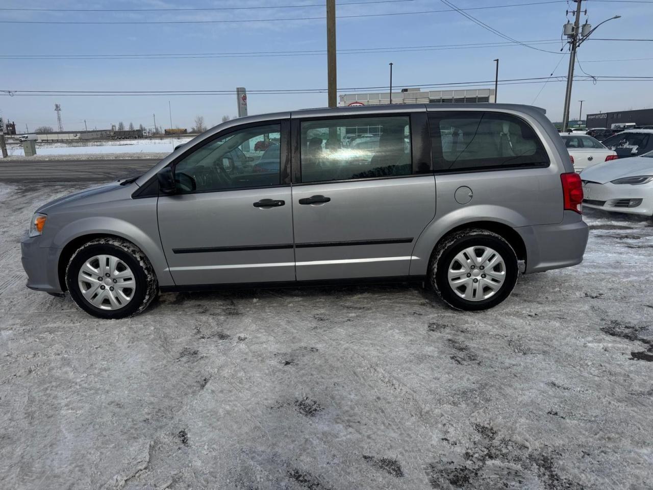 2016 Dodge Grand Caravan CVP, 7 PASSENGER, NO ACCIDENT, AS IS SPECIAL - Photo #2