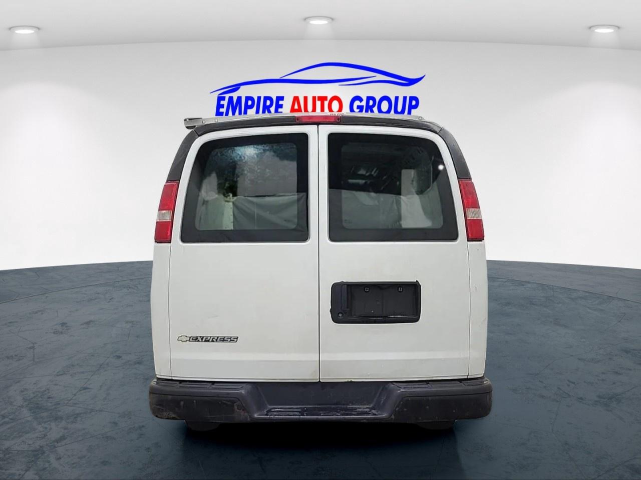 2017 Chevrolet Express 2500 Cargo Photo