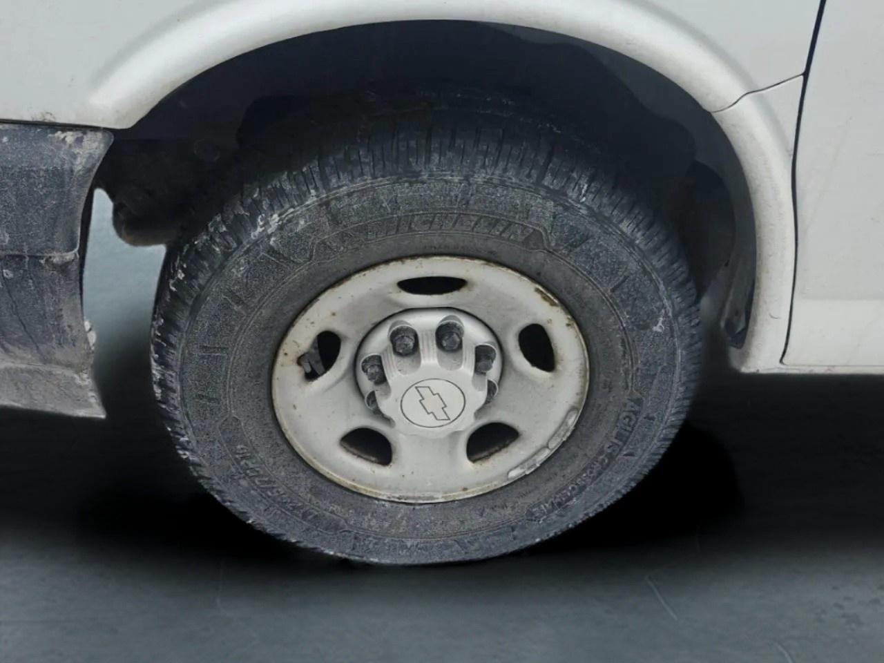 2017 Chevrolet Express 2500 Cargo Photo