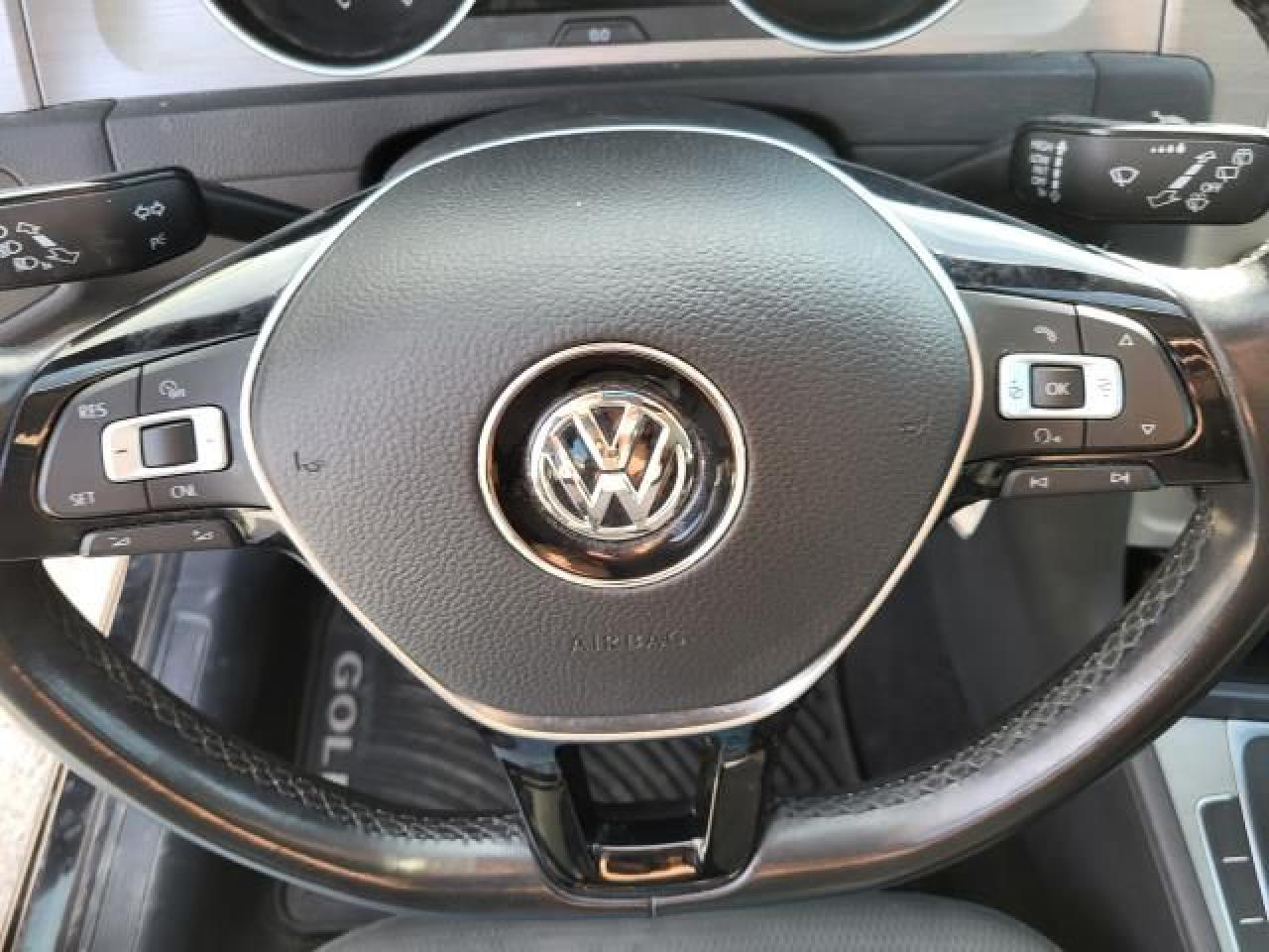 2015 Volkswagen Golf TRENDLINE Photo11