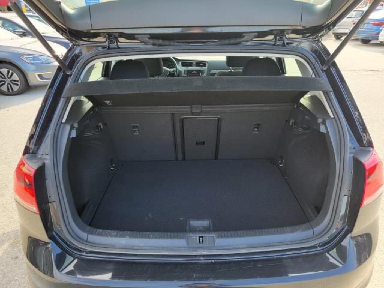 2015 Volkswagen Golf TRENDLINE Photo15