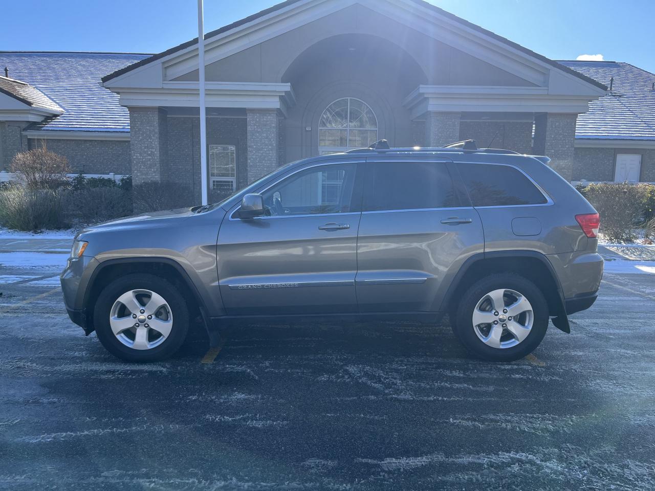 2013 Jeep Grand Cherokee LAREDO 4WD - Photo #2