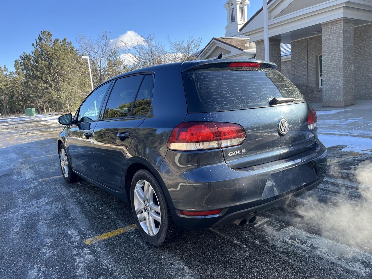 2013 Volkswagen Golf 2.0L TDI w/Tech Package 4 Door Photo2