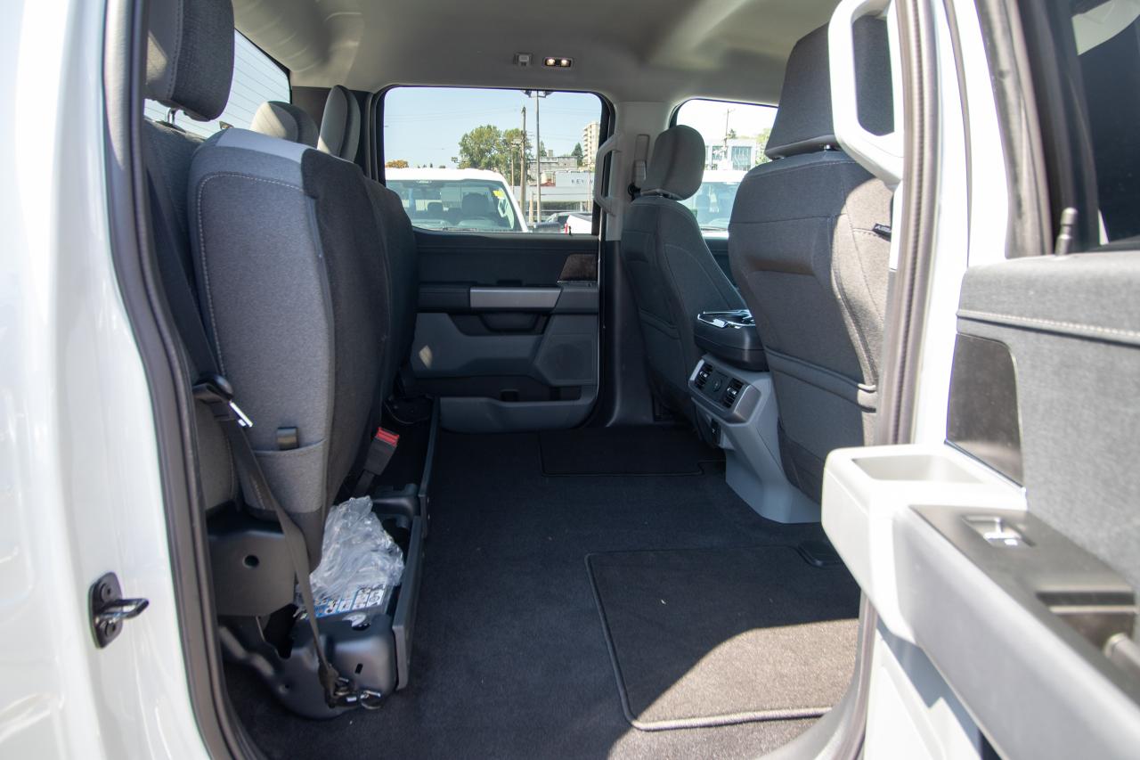 2025 Ford F-150 Lightning XLT 4WD SuperCrew 5.5' Box Photo5