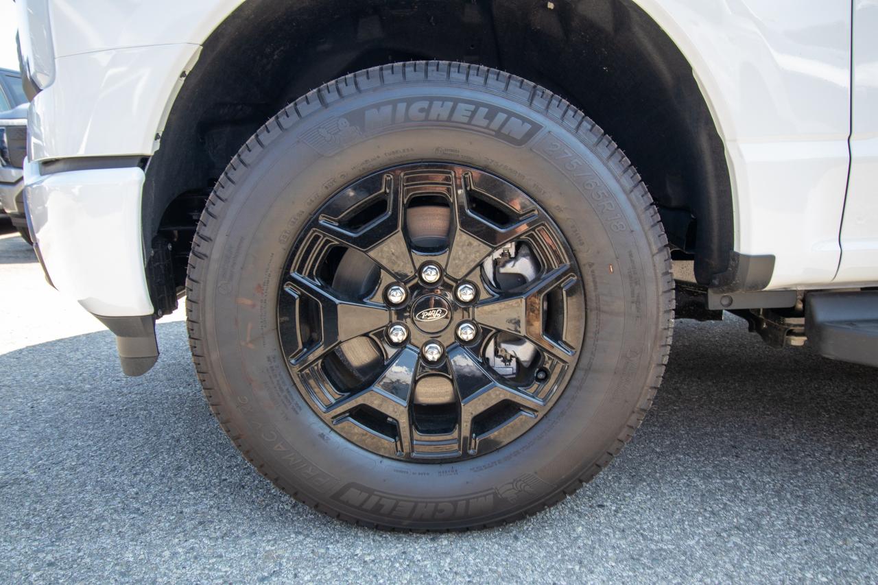 2025 Ford F-150 Lightning XLT 4WD SuperCrew 5.5' Box Photo5