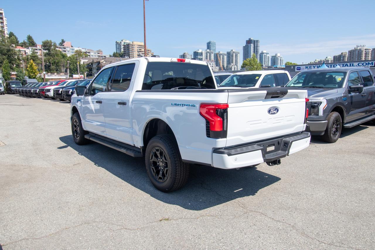 2025 Ford F-150 Lightning XLT 4WD SuperCrew 5.5' Box Photo5